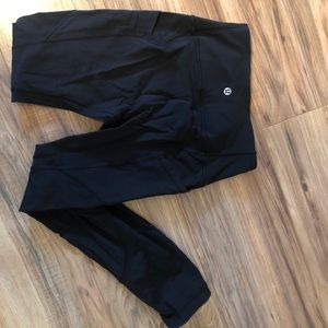 LULU all the right places crop 23”